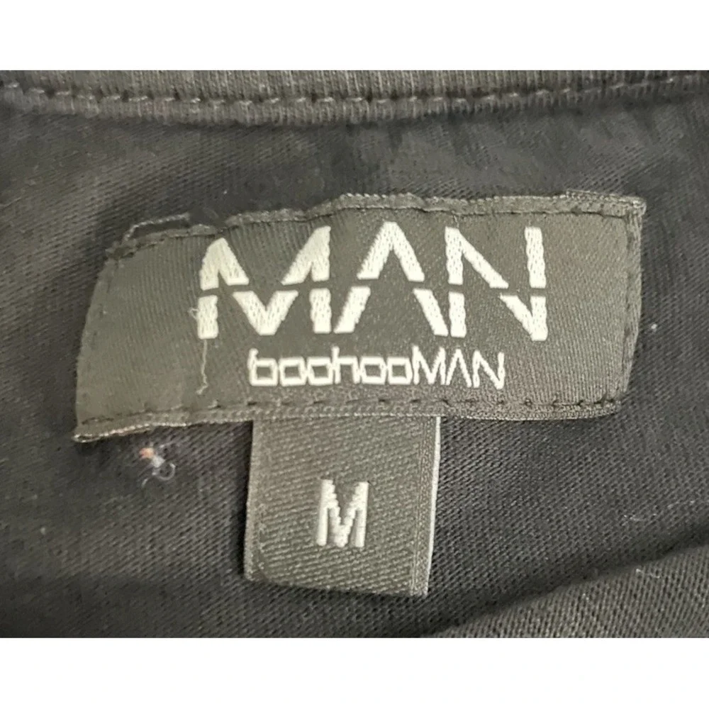 Boohoo Man Men's Black Pullover T-Shirt Size Medium Spell out - Picture 3 of 4